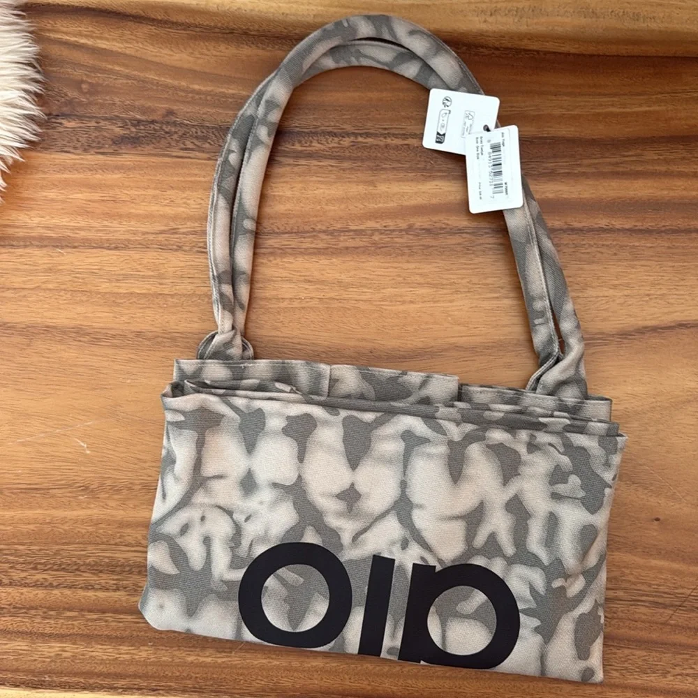 ALO Yoga Black and Gray Tie-Dye Tote Bag - Picture 3 of 4